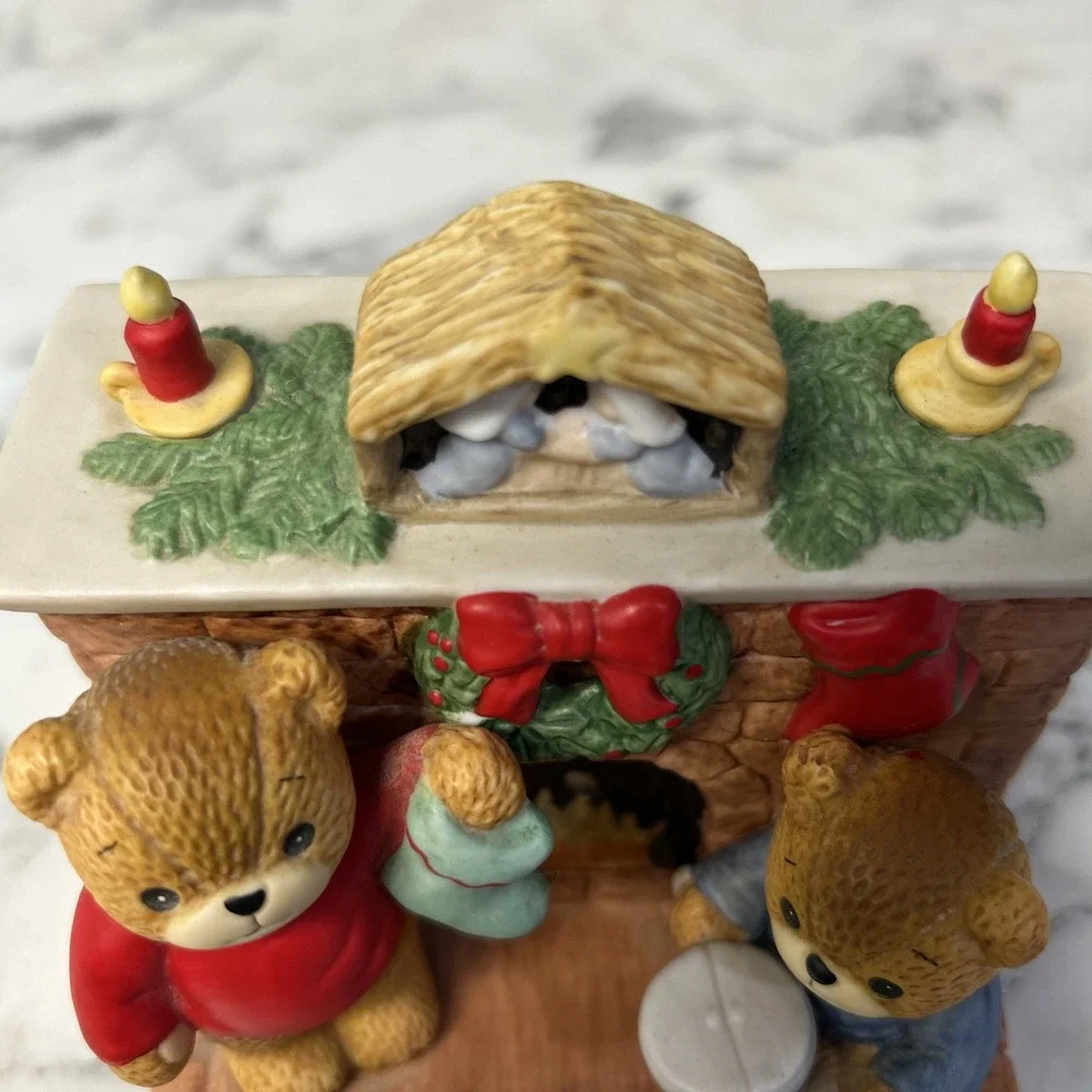 Enesco Musical Lucy & Me Christmas Fireplace Teddies WORKS! Vintage 1985 Bears